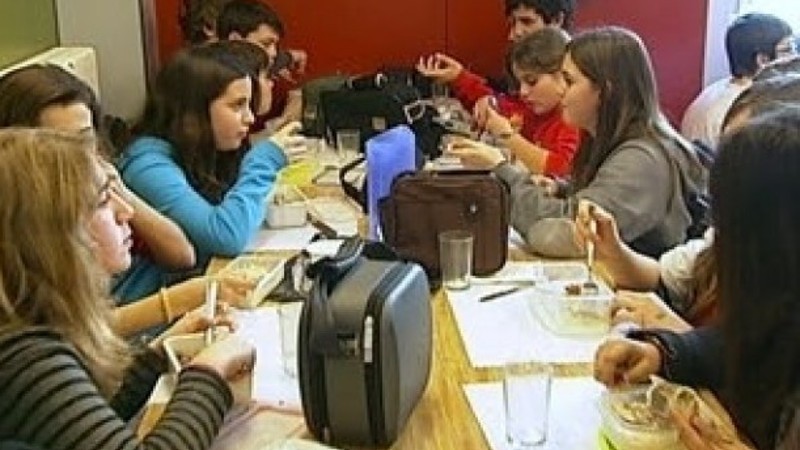 Bargalló aposta per obrir cantines als instituts amb jornada compactada