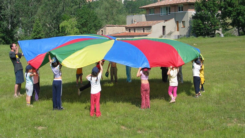 Milers d'escolars gaudeixen de les colònies