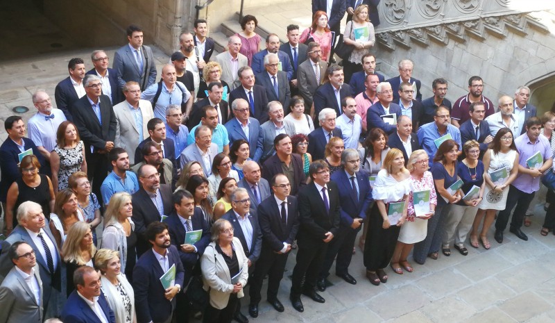 Més de cent organitzacions i entitats catalanes signen el Pacte per la Reforma Horària