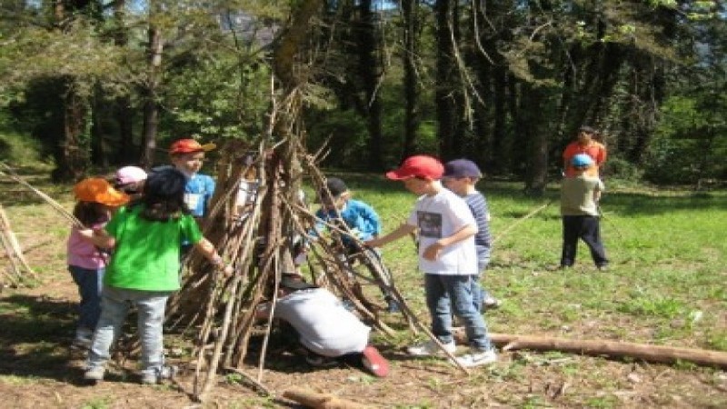 Milers d'infants aprenen a ser i a conviure en les colònies escolars