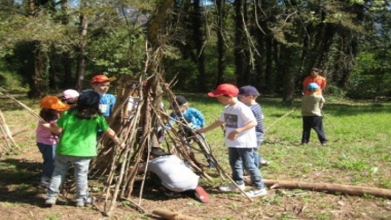 Miles de niños aprenden a ser y a convivir en las colonias escolares