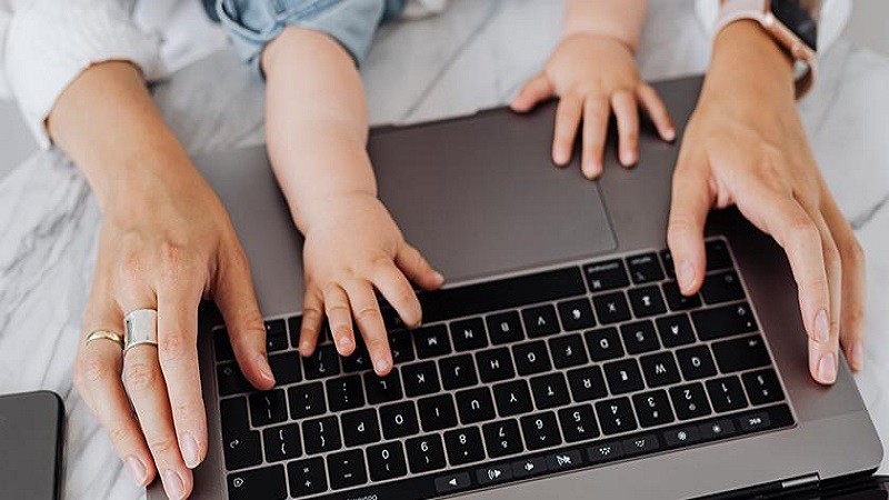 Aprovada l’ampliació dels permisos parentals i per naixement d’un fill